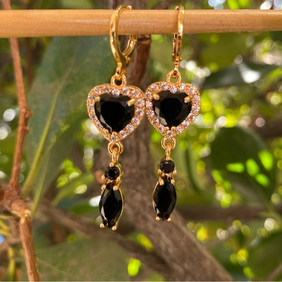 Black CZ Heart Earrings 18k Gold Filled /Aretes Corazón Oscuros Oro Laminado 18k - Picture 2 of 6